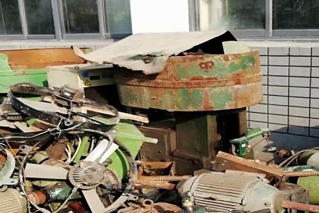 临江六道沟老板桌回收,报废不锈钢设备回收 